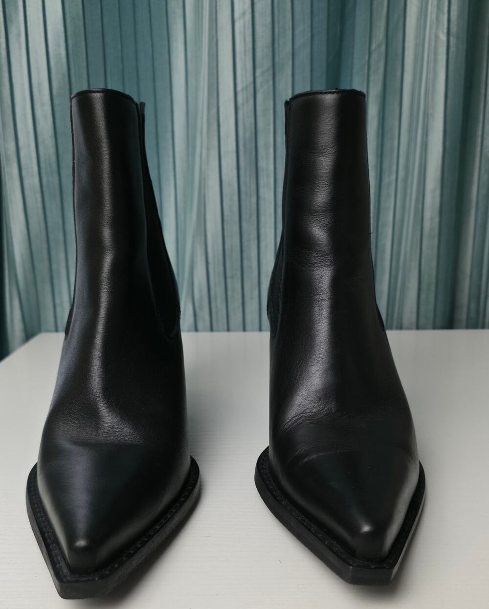 Bukela Black Leather Pointed Toe Western Ankle Boots Block Cuban Heel sz 39